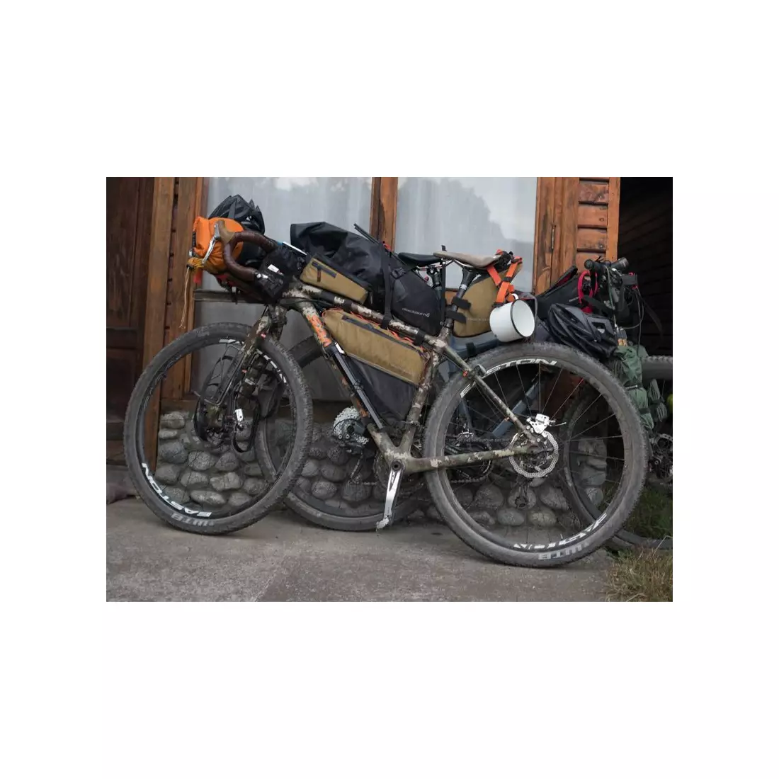 BLACKBURN pompka rowerowa ręczna outpost hv anyvalve 90psi czarny BBN-7064108