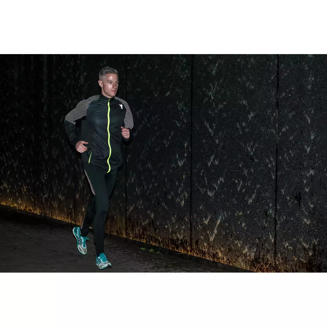 ROGELLI RUN STANTON 800.803 - męska przeciwdeszczowa kurtka do biegania, kolor:czarno-fluorowy