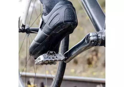 Jak prawidłowo zamontować bloki w butach rowerowych?